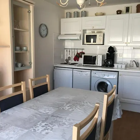 Apartment T2 A 2 Min De La Avec Parking Privatif A Fort-mahon *